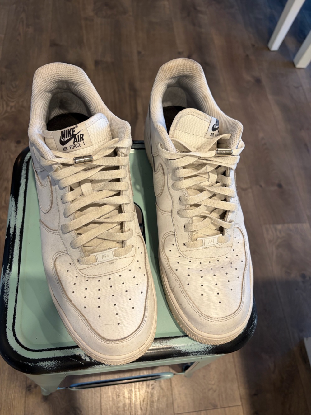 Nike Men’s Low-Top Sneakers — Off-White / Beige